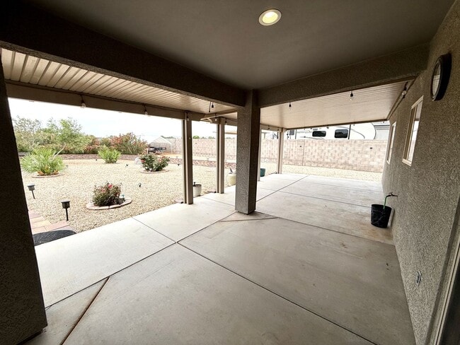 Building Photo - Stylish 3BR Home in Cerbat Vistas | Split Floor Plan, Covered Patio & 2-Car Garage!