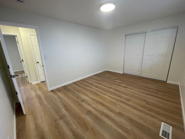Building Photo - Beautifully Remodeled 3BR/2BA Home with Modern Finishes