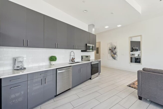 Building Photo - Luxury 1-Bedroom Apartment | 1,030 Sq. Ft. | The Cedars, Dallas