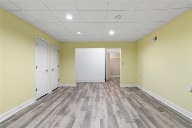 Building Photo - Beautifully Renovated 5-Bedroom, 4-Bath Home on Full Finished Basement!