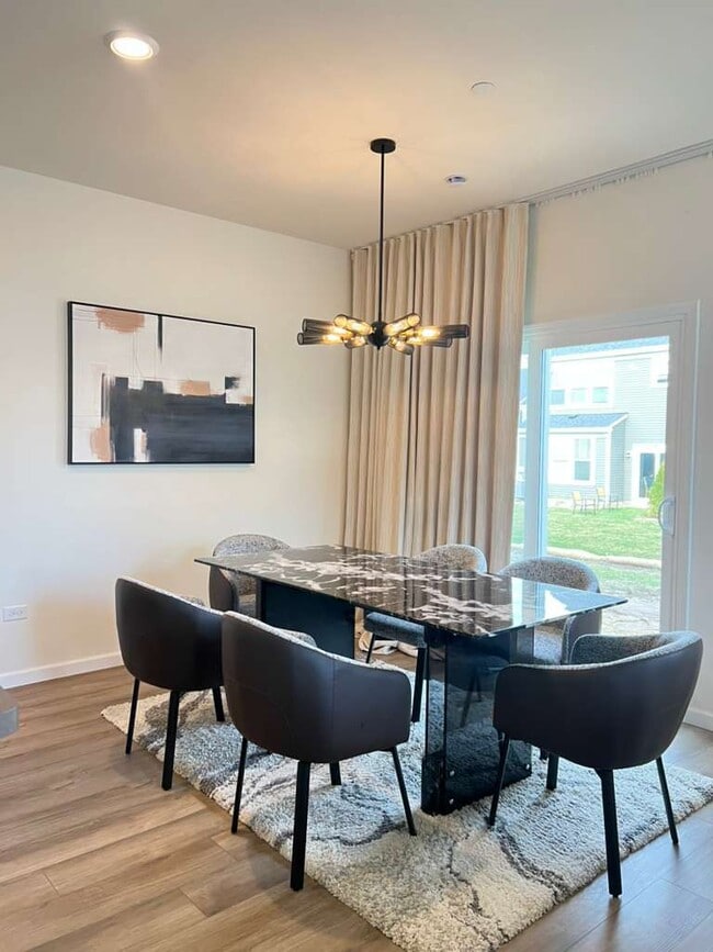 Building Photo - 2256 Horseshoe Cir