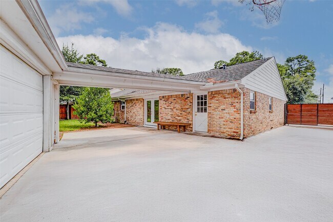 Building Photo - 10062 Haddington Dr