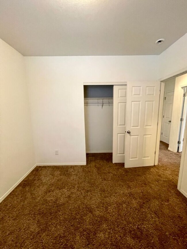 Building Photo - Cozy 3 Bedroom Home in SW Bend!