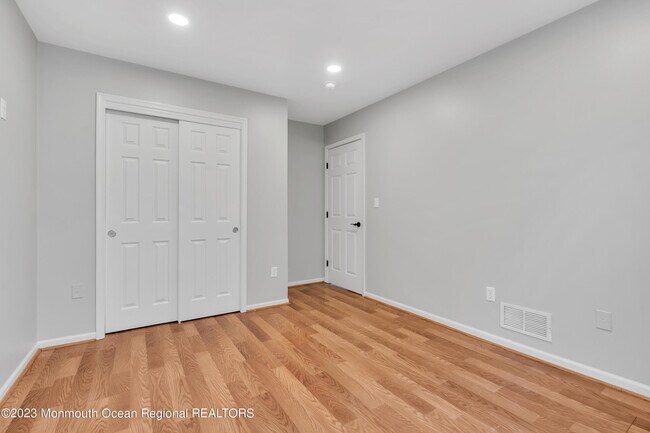 Building Photo - 204 Finch Ct