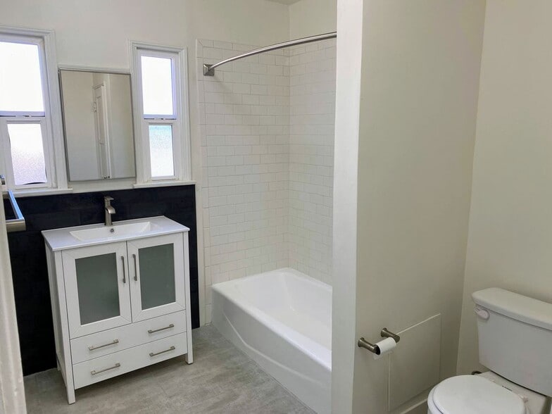 Building Photo - 4403 1/2 W. Exposition Blvd.