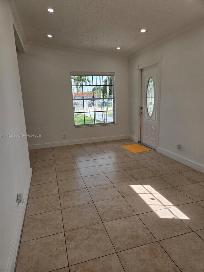 Building Photo - 340 SW 78th Ave