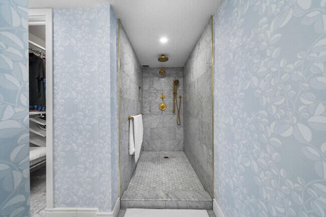 Building Photo - 511 Bayshore Dr