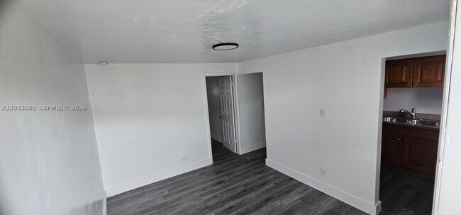 Building Photo - 4017 SW 24th St