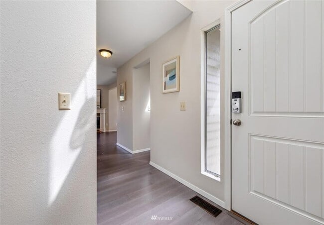 Building Photo - 2 bedroom in Kirkland WA 98034