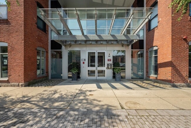 Building Photo - 21 Wormwood St