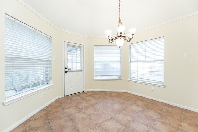 Building Photo - 7111 Glenwood Dr