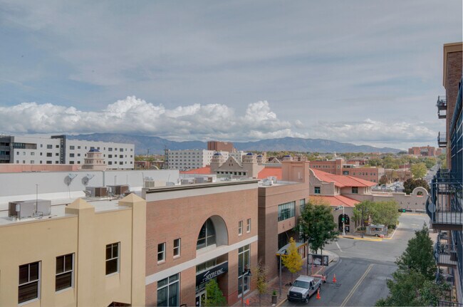 Building Photo - Luxury Gold Lofts! Bright Open Floor Plan with City Views-Secure Parking