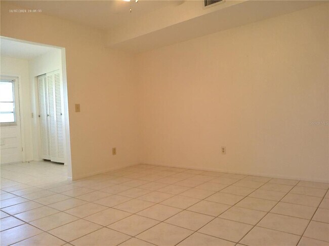 Building Photo - 2400 Franciscan Dr