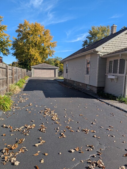 Building Photo - 14837 Keating Ave