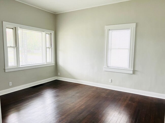 Building Photo - Modern Comfort Meets Classic Charm – 2BR H...