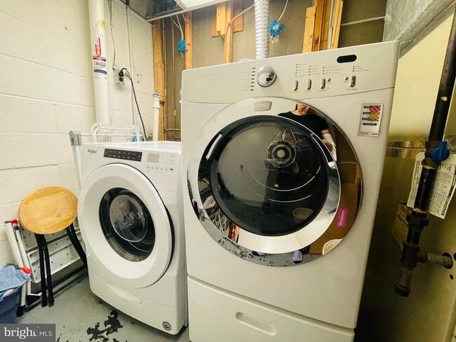 Building Photo - 928 Venice Dr