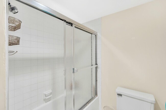 Building Photo - 9278 Vista Del Lago