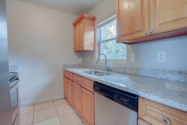 Building Photo - 801 Egan Dr
