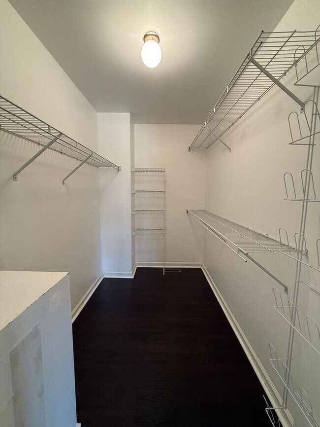 Building Photo - For Rent - Split Level Brick Home in South Nashville with Garage