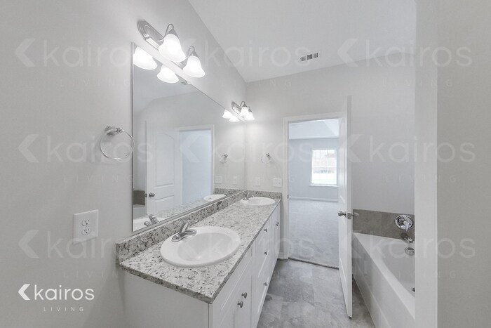 Building Photo - 814 Heather Dr