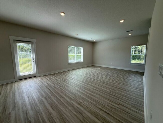 Building Photo - Gulf Breeze - Deer Ridge Crossing - 4 bedroom, 2.5 bathroom - New Construction