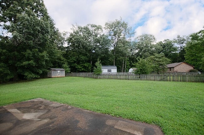 Building Photo - Pet Friendly in Sango!