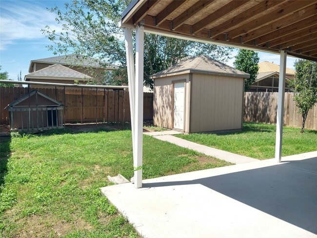 Building Photo - 811 Sweet Flower Dr