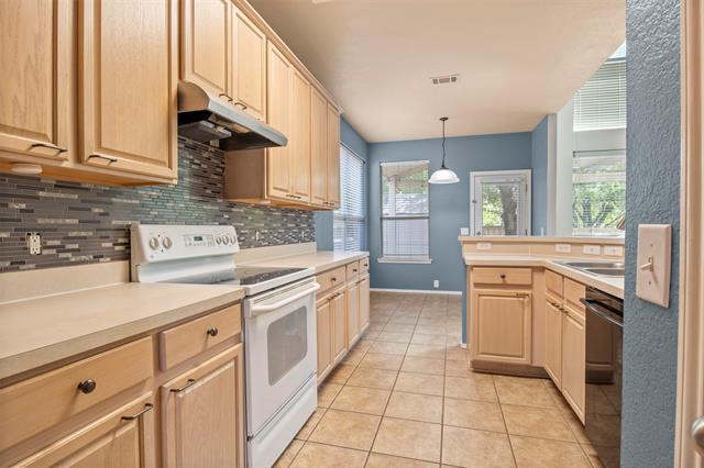 Building Photo - 2209 Geneva Ln