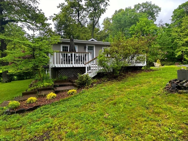 Building Photo - 18 Inglenook Dr