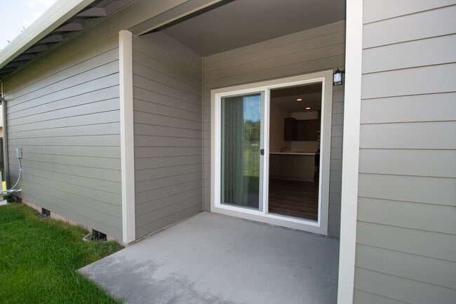 Building Photo - Wonderful 2BD Duplex in Great Washougal Lo...