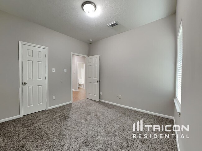 Building Photo - 810 E Clady Ct