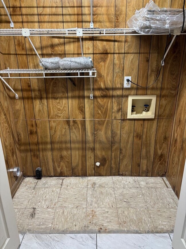 Building Photo - 1448