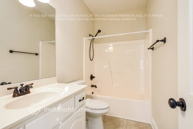 Building Photo - 111 River Knoll Dr