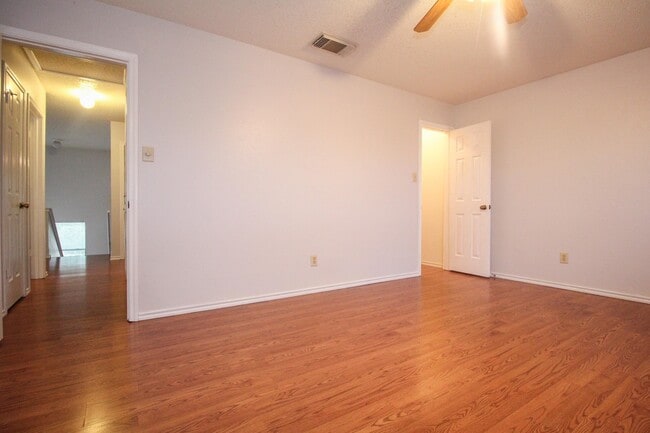 Building Photo - Stunning 3 Bedroom - 2.5 Bath Home for Rent!