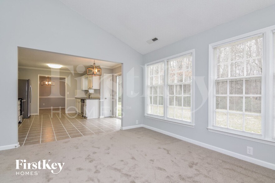 Building Photo - 7402 Claymont Dr