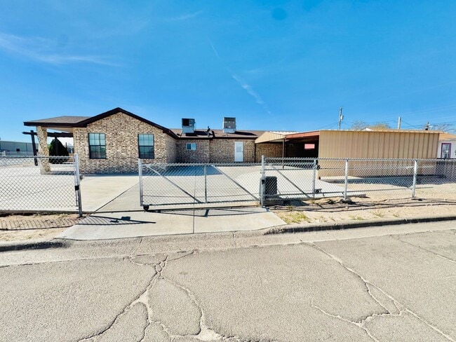 Building Photo - 620 E Main St