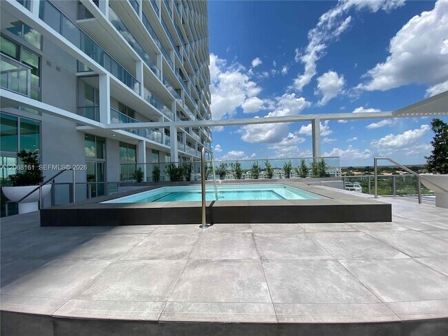 Building Photo - 2000 Metropica Wy