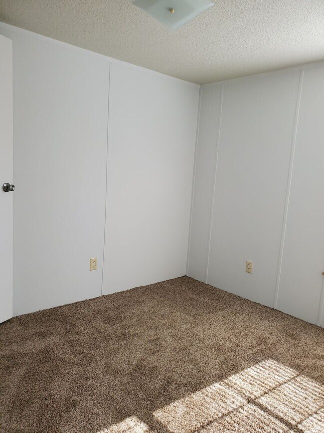 Building Photo - Ready to Move in