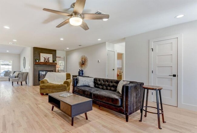 Building Photo - 7002 Whispering Oaks Dr
