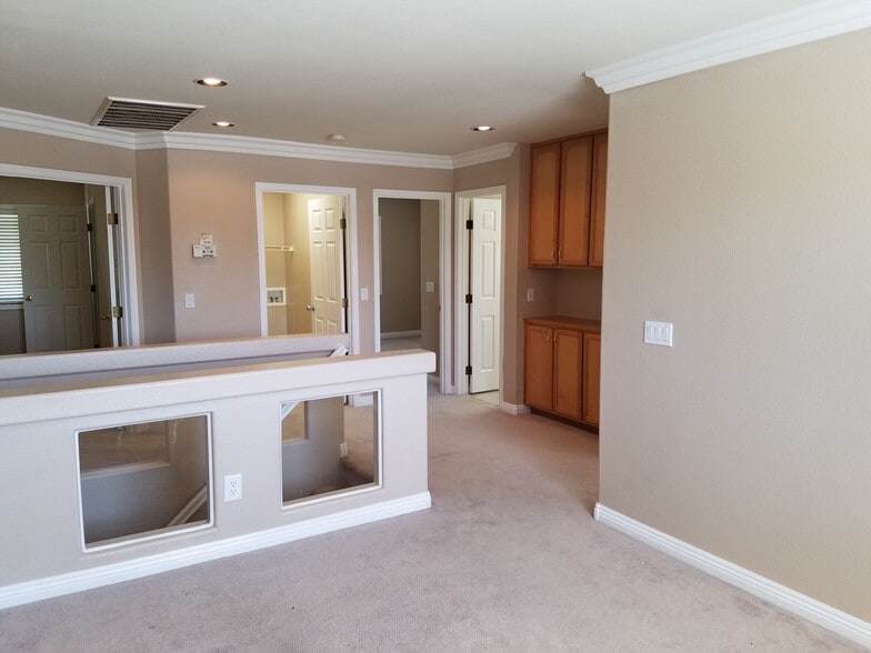 Building Photo - 9740 Powell Plateau Ct