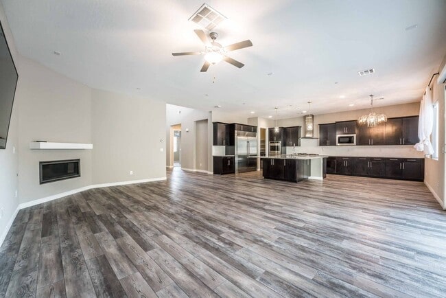 Building Photo - A stunning 4 Bedroom home nestled in the prestigious community in Henderson!