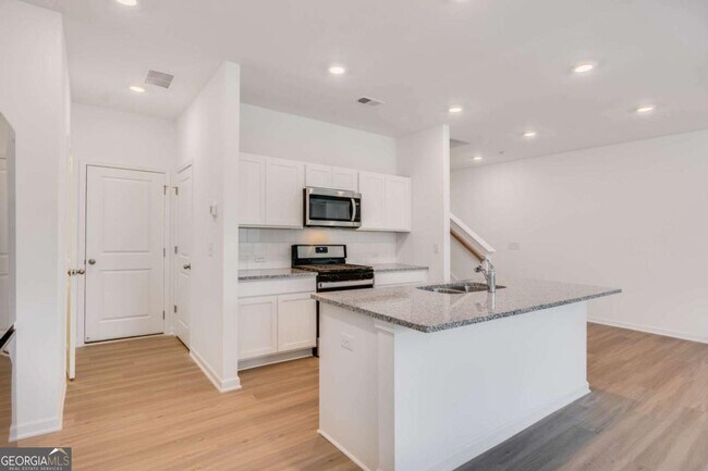 Building Photo - 5820 Flint Ln