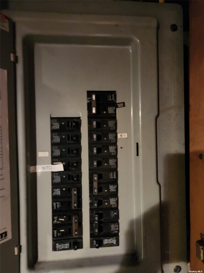 Building Photo - 14 Oakwood Rd