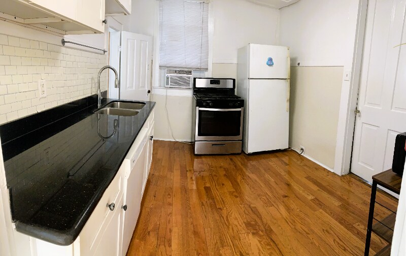 Primary Photo - 7114 Freret St