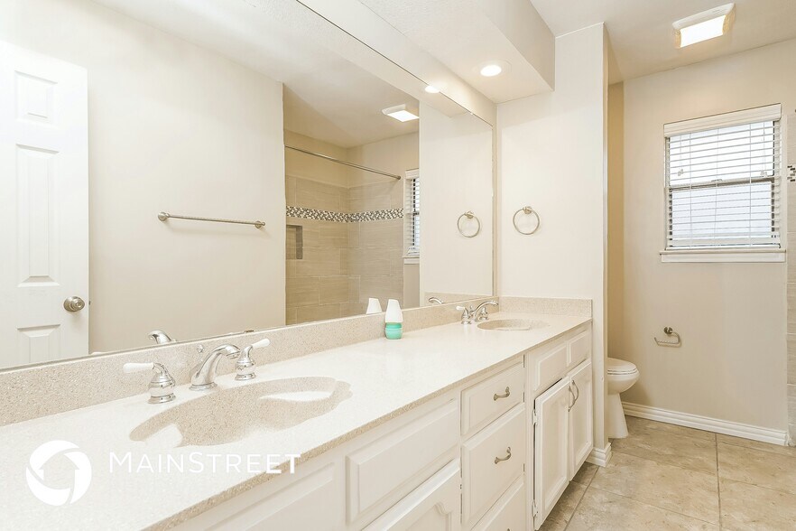 Building Photo - 4202 High Mesa Ct