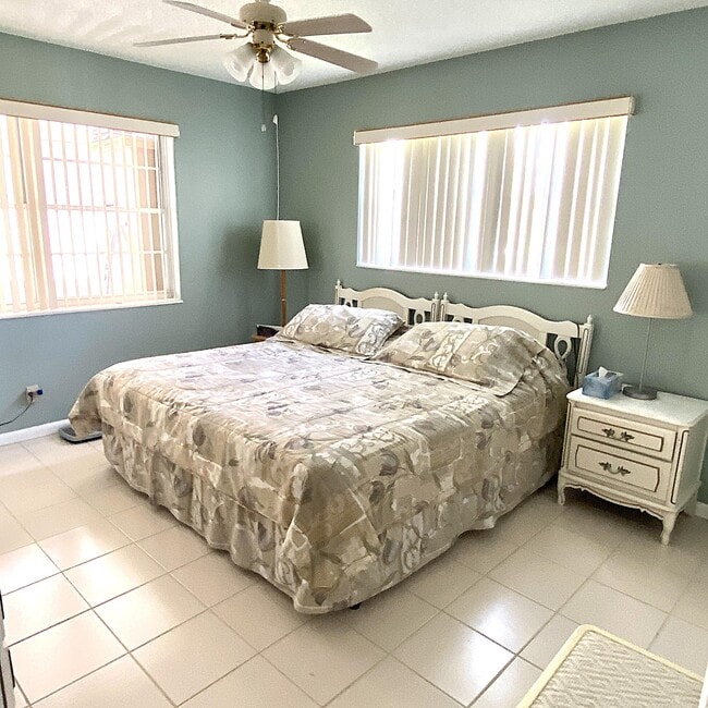 Building Photo - 397 Markham R