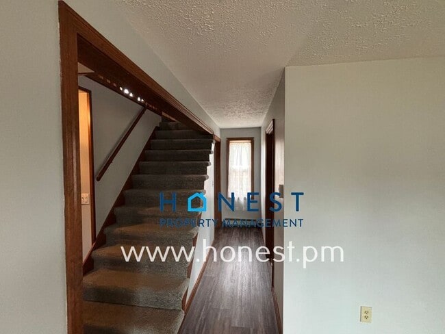 Building Photo - 273 Pond Rd