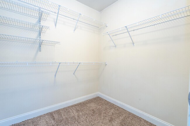 Building Photo - 505 Wingspan Way