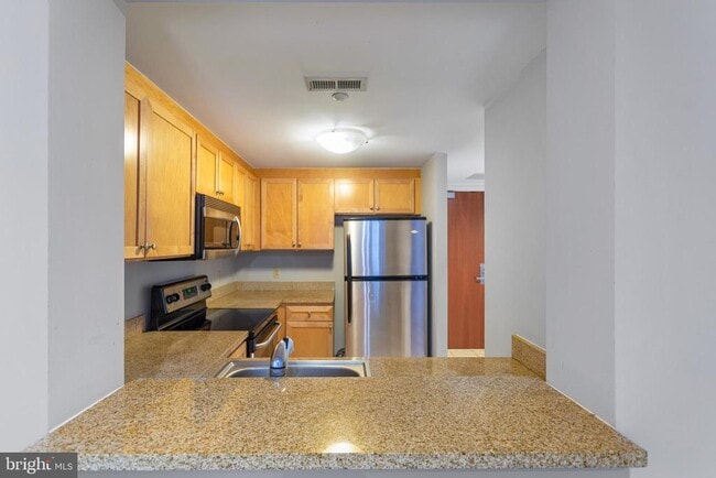 Building Photo - 1150 K St NW