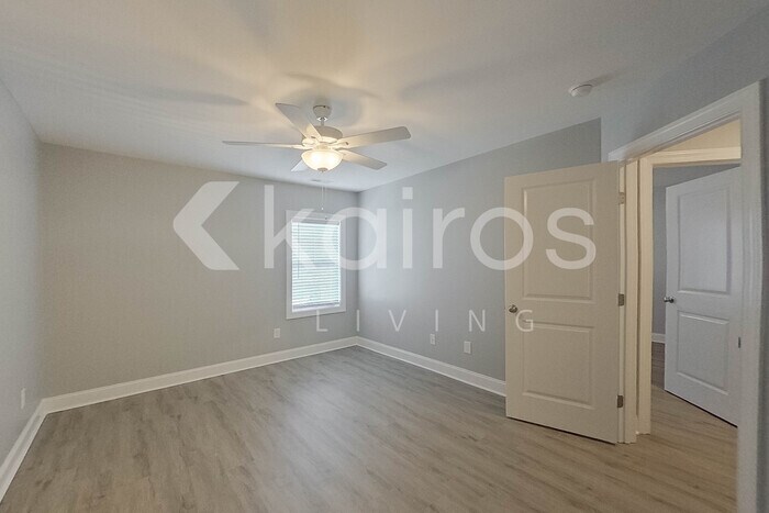 Building Photo - 3709 Oak Leaf Way